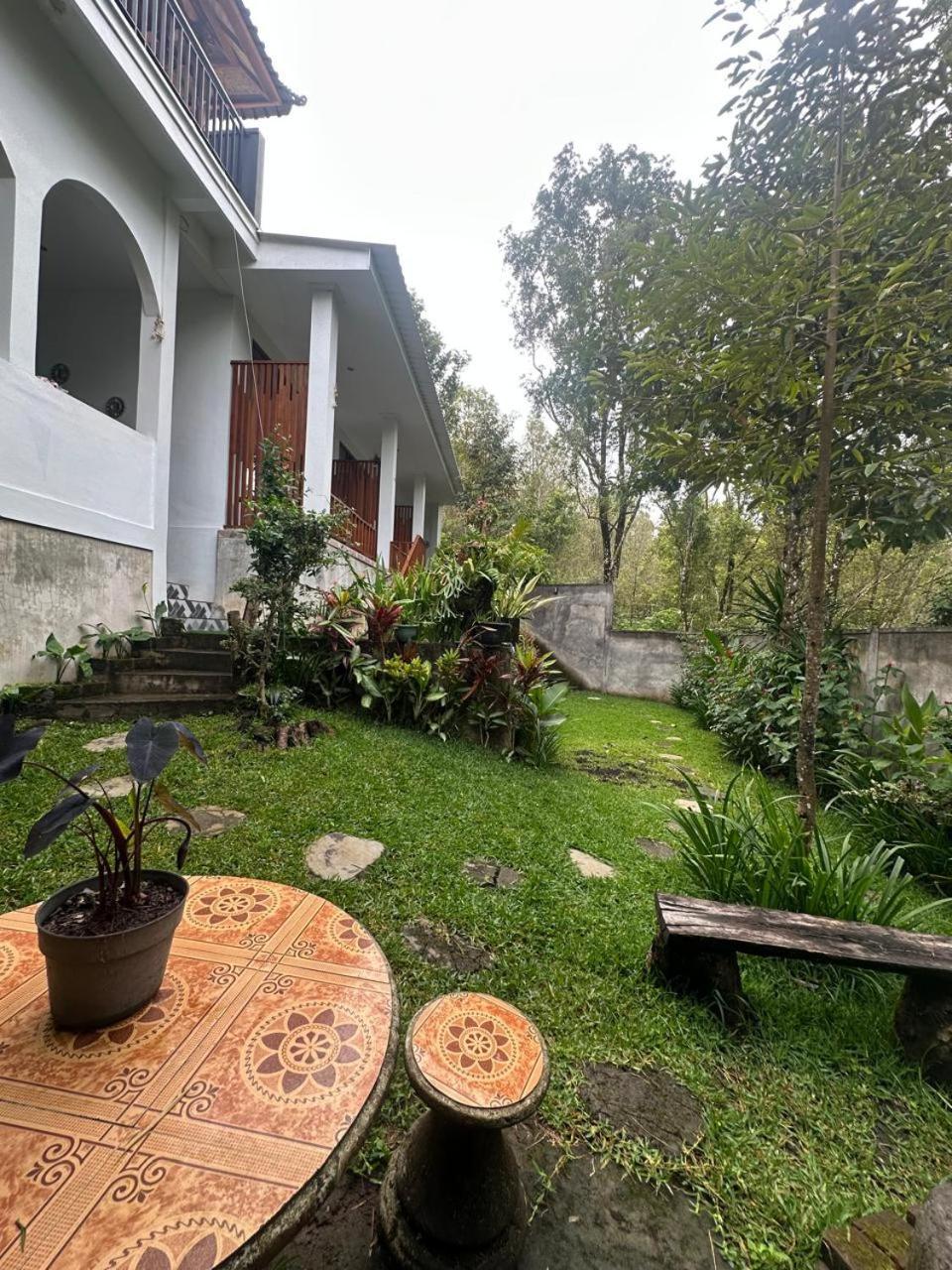Umah Yugadi Bali Apartamento Munduk Exterior foto